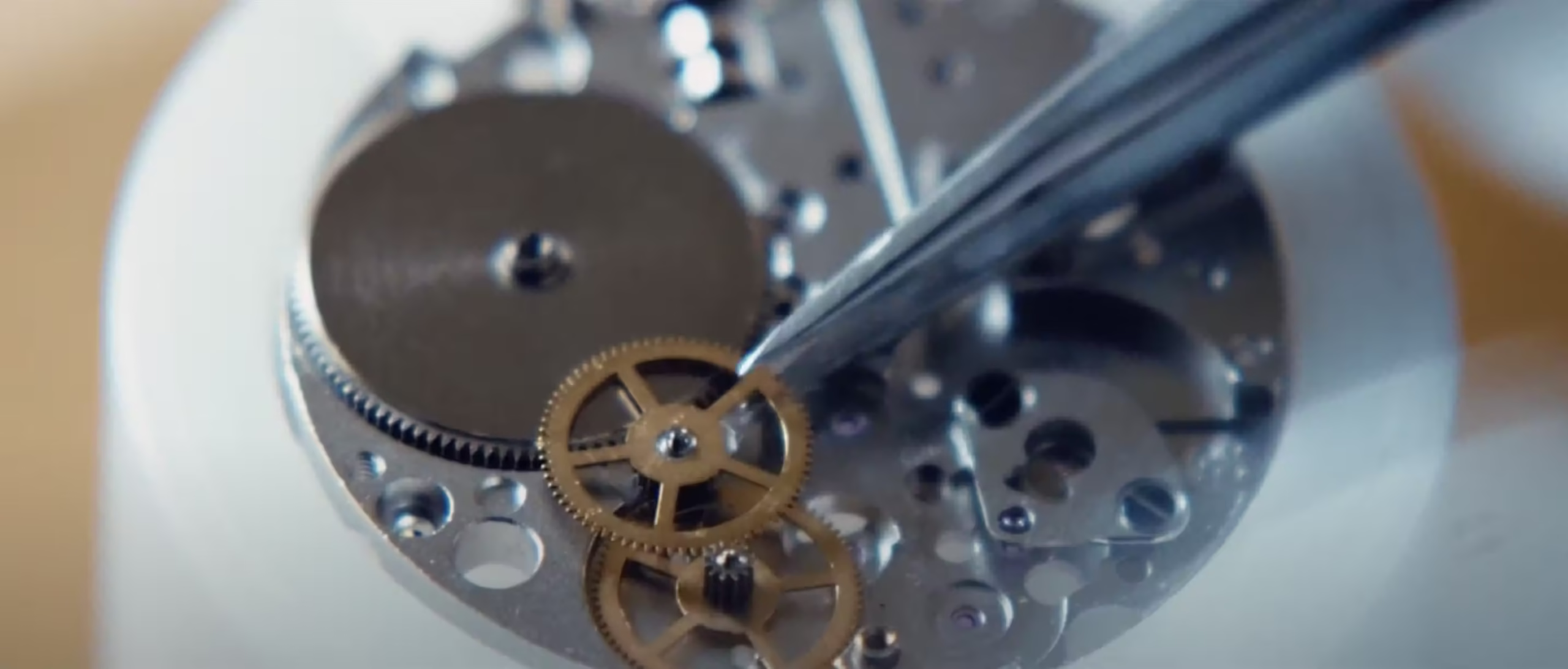 Pincher adjusting watch movement mechanics 